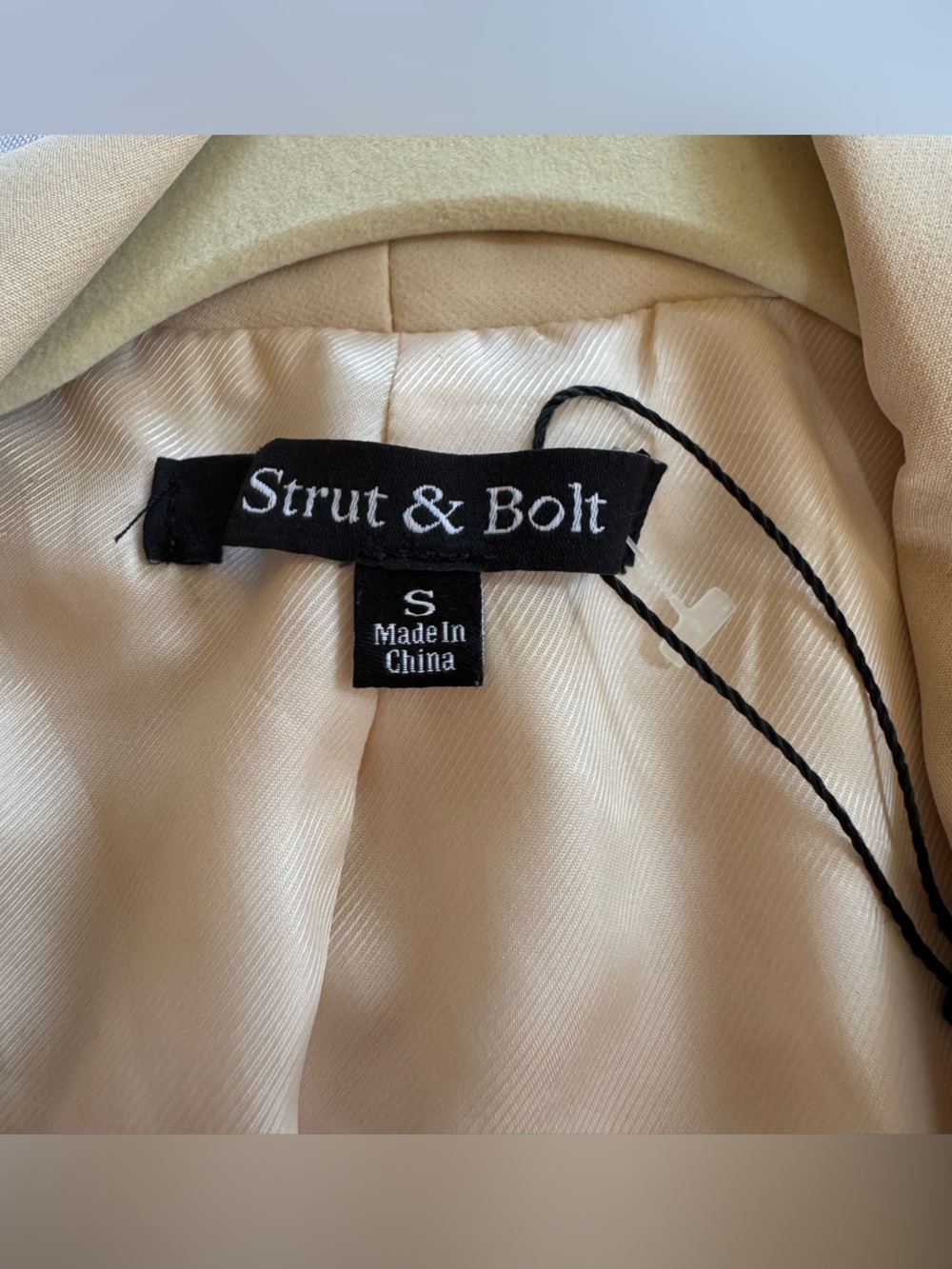 Boutique Women's Cream Relaxed Blazer Jacket strut and bolt - Picture 3 of 6